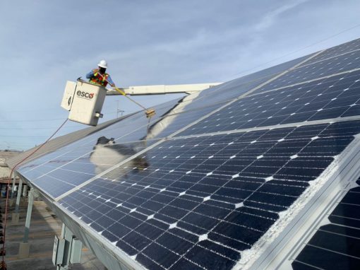 Mantenimiento y limpieza a sistema solar fotovoltaico de 22 kW